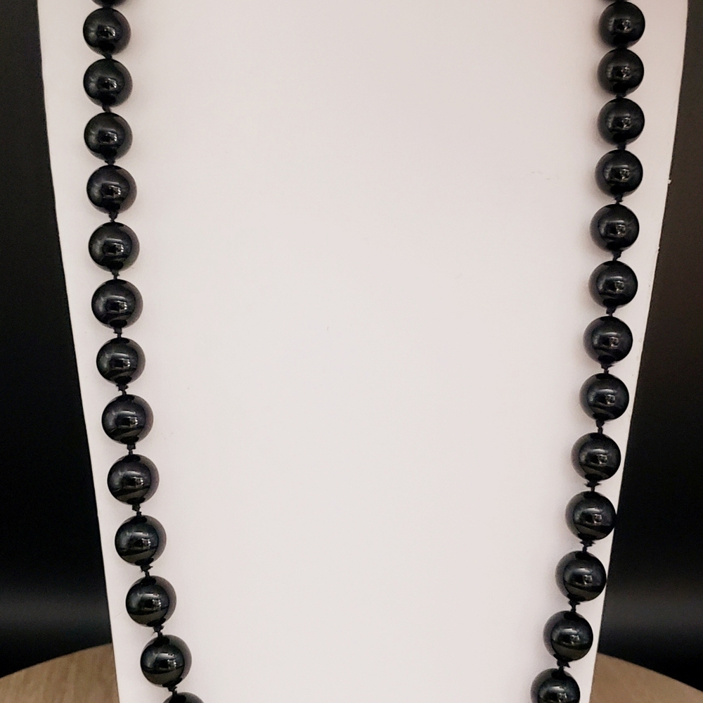 ⚠️SALE⚠️ Black Glass/Onyx Round Beaded Necklace - Picture 6 of 6